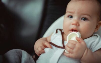 Allaitement vs biberon avantages pour le développement de bébé